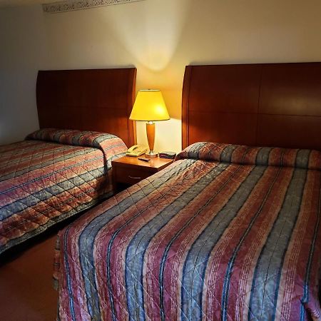 Huntingdon Motor Inn Екстер'єр фото