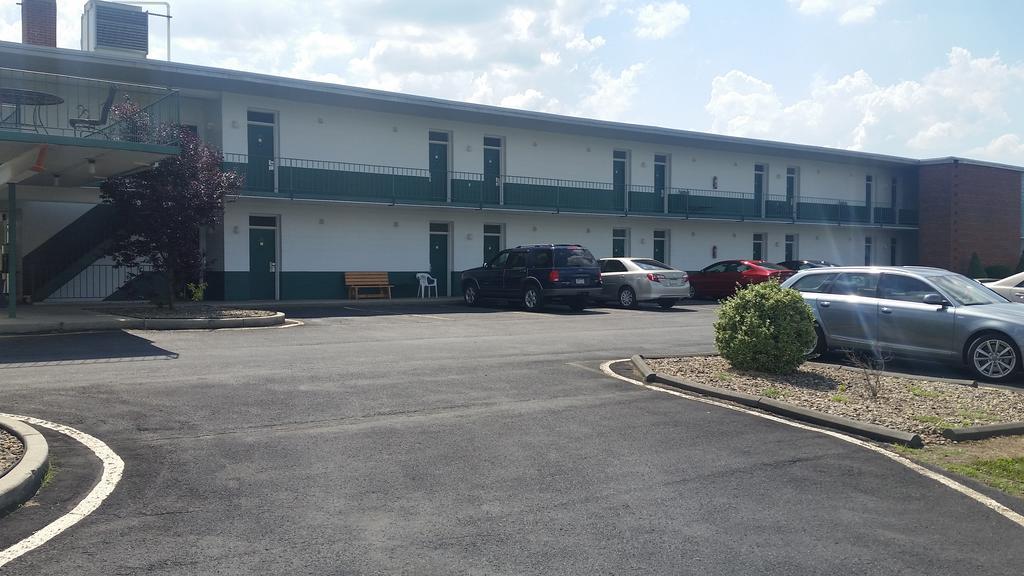 Huntingdon Motor Inn Екстер'єр фото