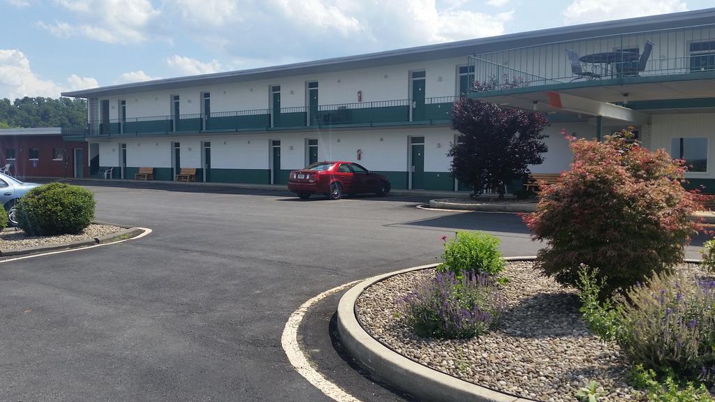 Huntingdon Motor Inn Екстер'єр фото