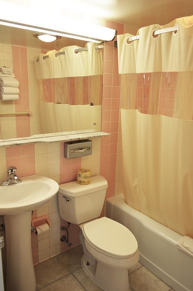 Huntingdon Motor Inn Екстер'єр фото