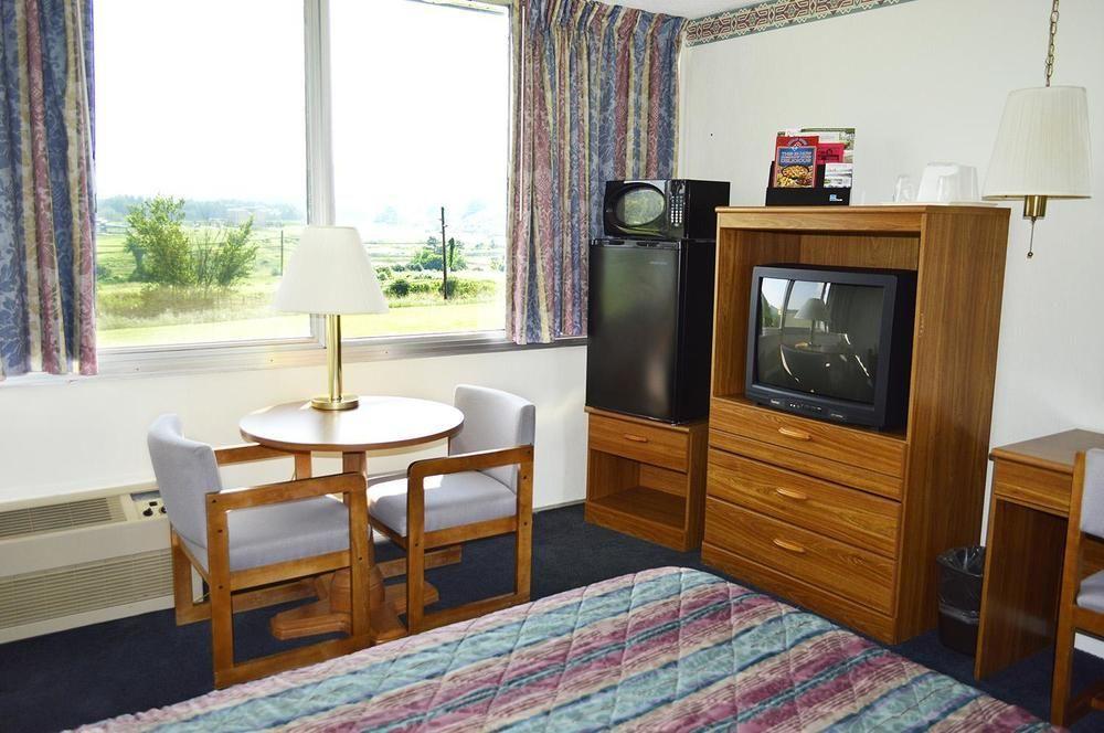 Huntingdon Motor Inn Екстер'єр фото