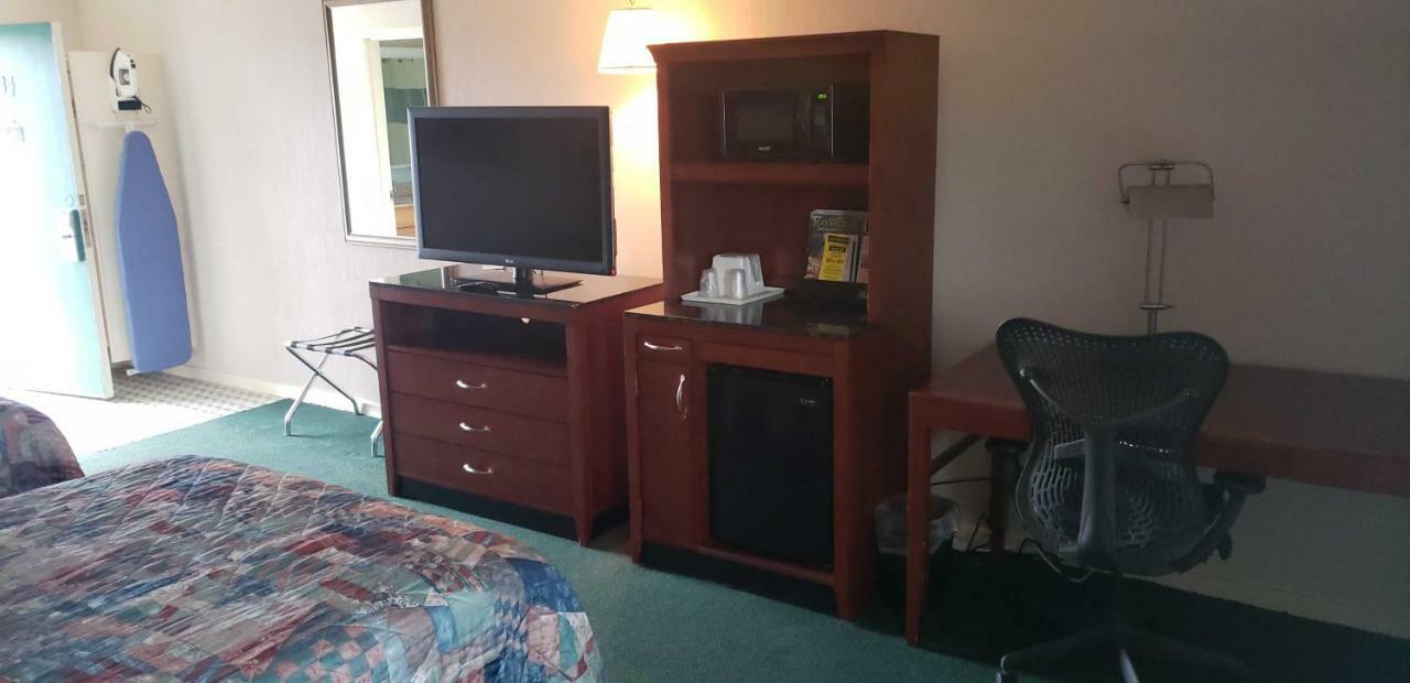 Huntingdon Motor Inn Екстер'єр фото