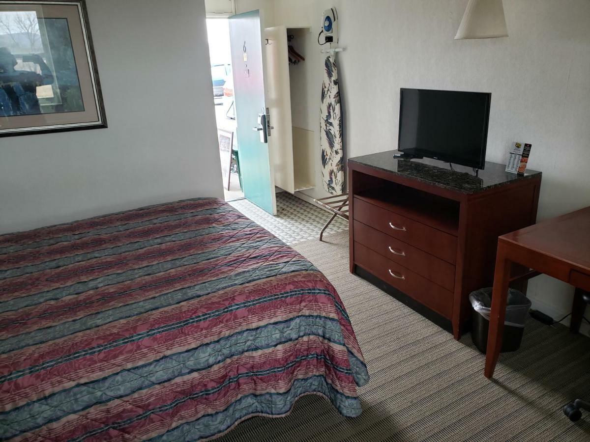 Huntingdon Motor Inn Екстер'єр фото