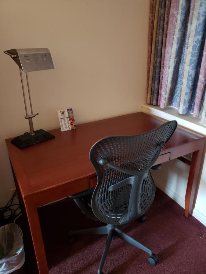 Huntingdon Motor Inn Екстер'єр фото